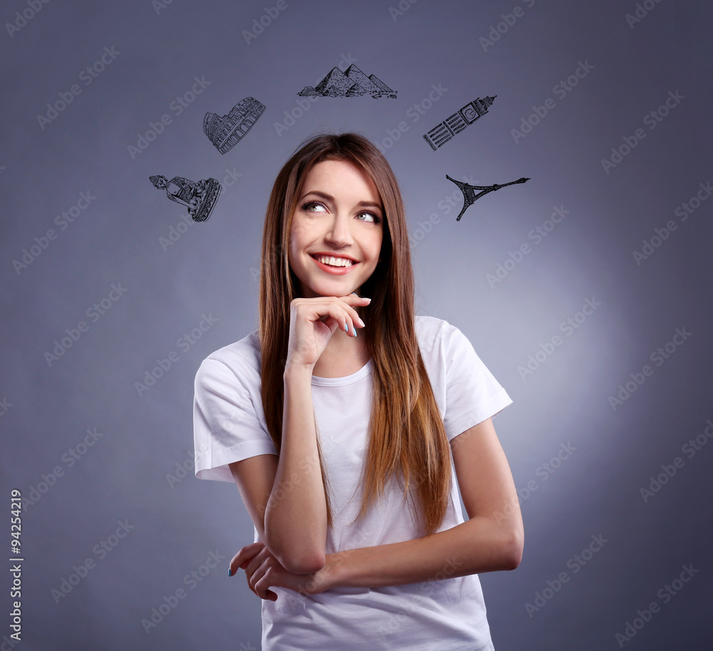 Fototapeta premium dreaming girl on grey background