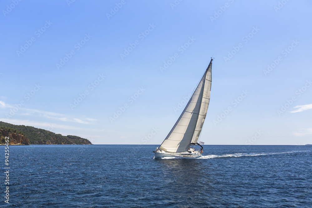 Obraz premium Sailing ship yachts with white sails in the Mediterranean Sea.