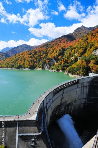 秋の黒部ダム