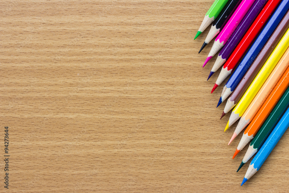 Obraz premium colored pencils on the wooden table clous-up