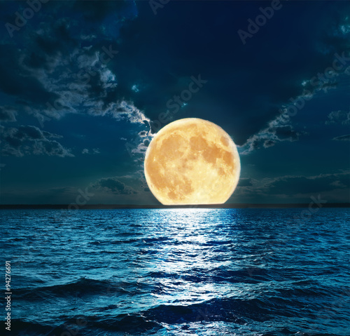 Canvastavla super moon over water