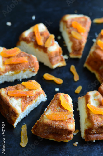 Cottage cheese cake with apricots