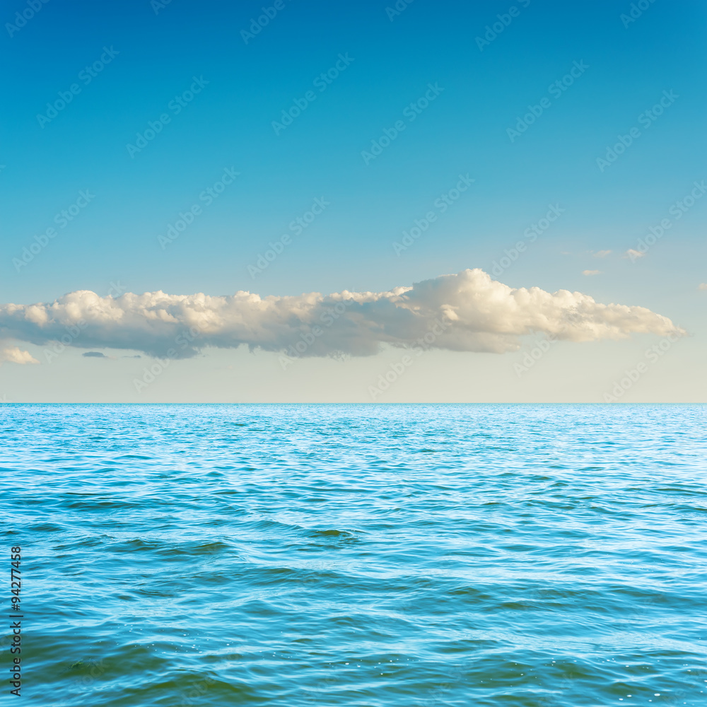 Obraz premium blue sea and cloud in sky