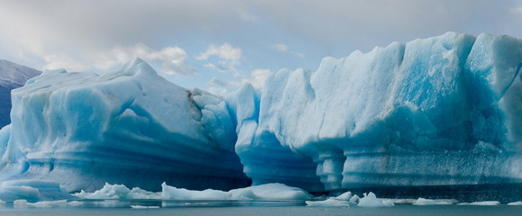 Plexiglas schilderij Gletsjers IJsbergen bij Perito Moreno Argentinië  © gudkovandrey