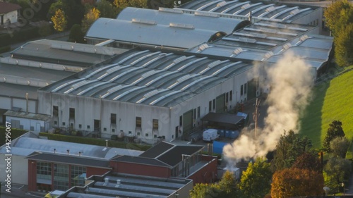 Fumi da una fabbrica in time lapse photo