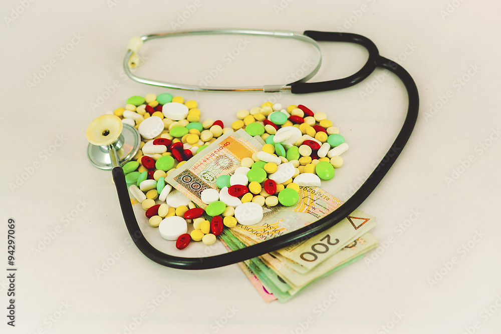 Tablets, medicines arranged in a heart shape with notes and stethoscope - obrazy, fototapety, plakaty 