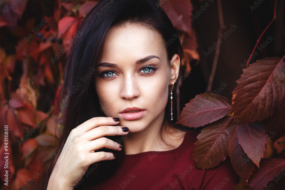 Obraz premium Autumn portrait of a girl