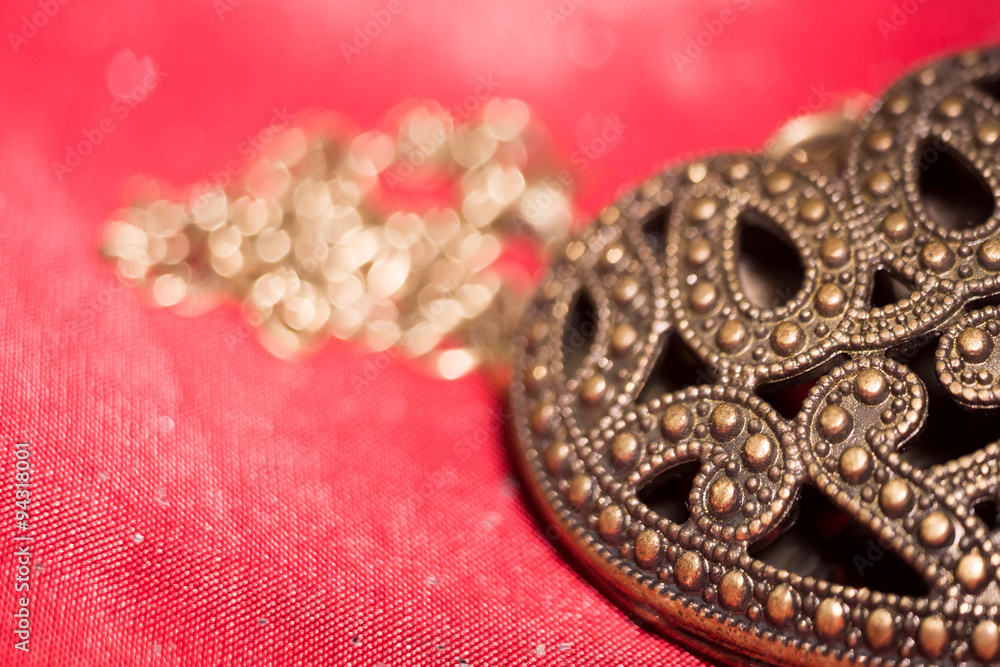 Obraz premium Heart Pendant on Silk