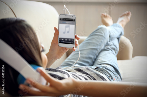 Woman listening music in he...