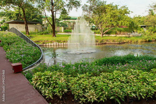 Obraz na płótnie Water fountain in park w salonie