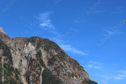 青空に映える岩山