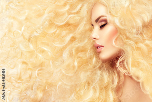 Fashion blond girl with healthy long wavy hair © Subbotina Anna