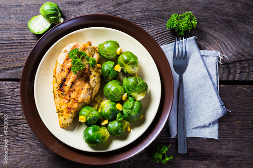 Fotografía Fried chicken and brussels sprouts