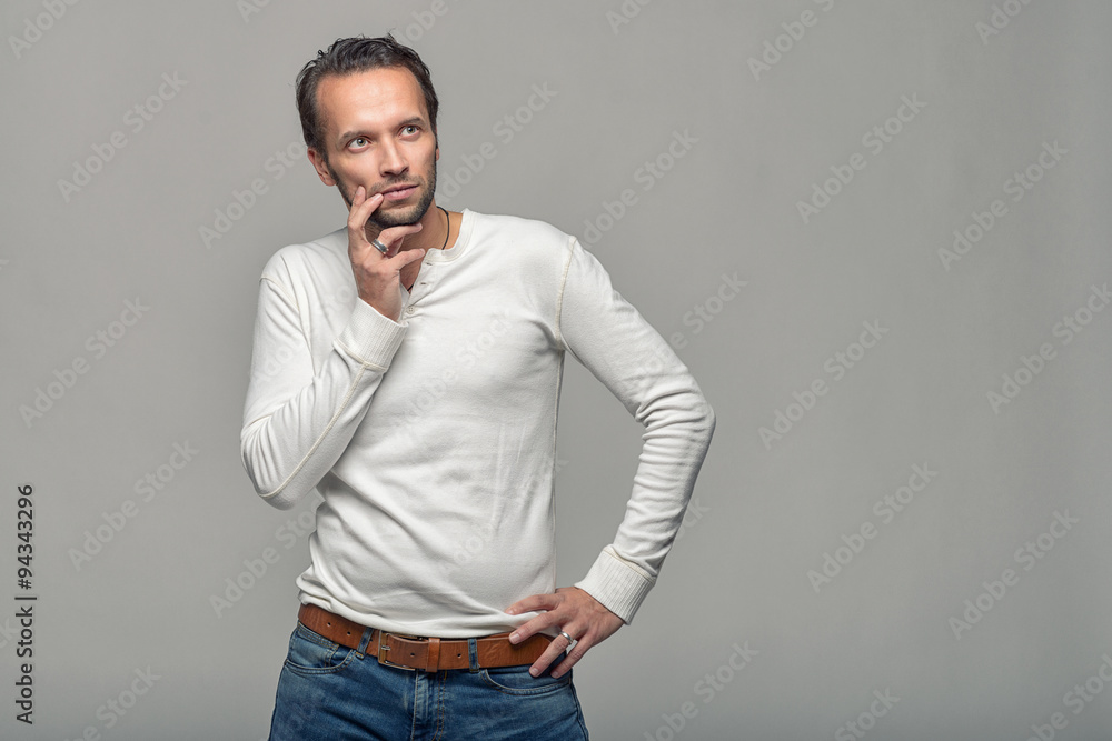 Nachdenklicher Mann mit Textfreiraum Nachdenklicher Mann mit Textfreiraum