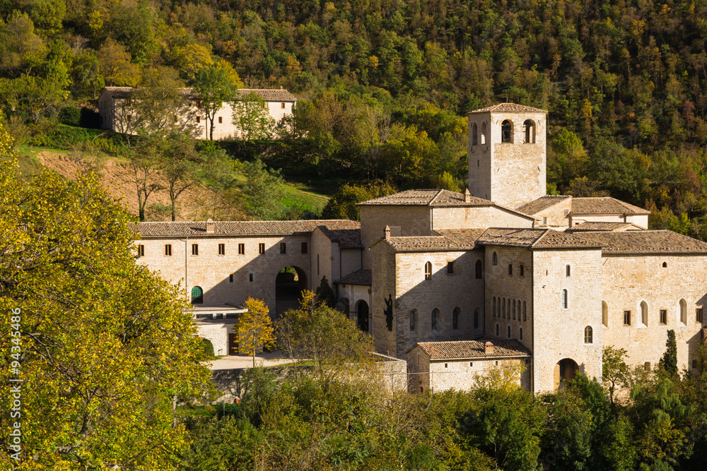 Foto del monastero di Fonte Avellana alle pendici del Monte Catria