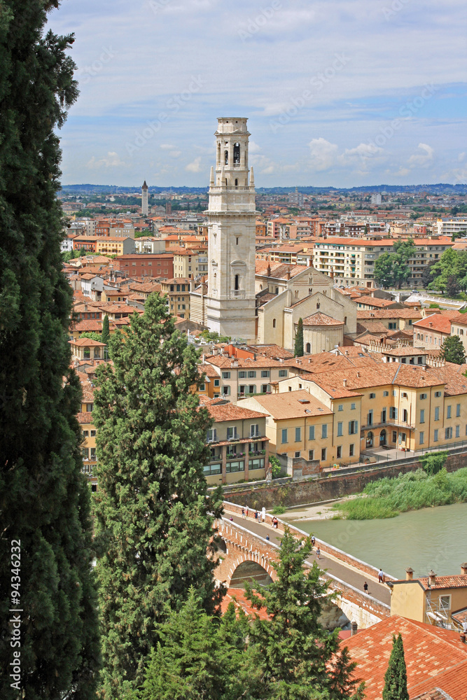 Blick auf den Duomo Santa Maria Matricolare