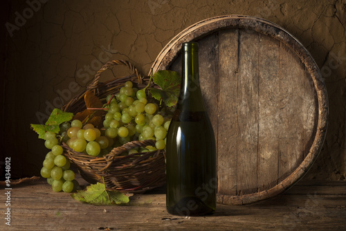 Fényképezés Glass white wine and bunch grapes on background of wooden