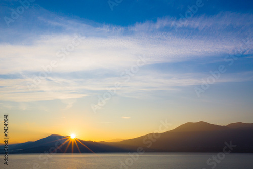 Aurore sur le lac majeur