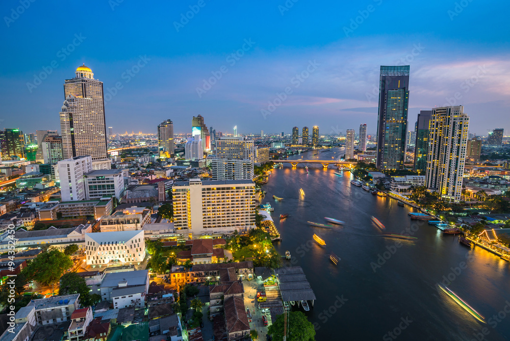 Fototapeta premium Panoramę Bangkoku i rzekę Menam - Tajlandia