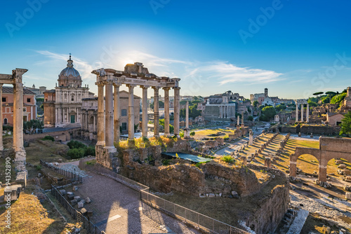 Fototapeta Sunrise na Forum Romanum a Koloseum - Řím - Itálie