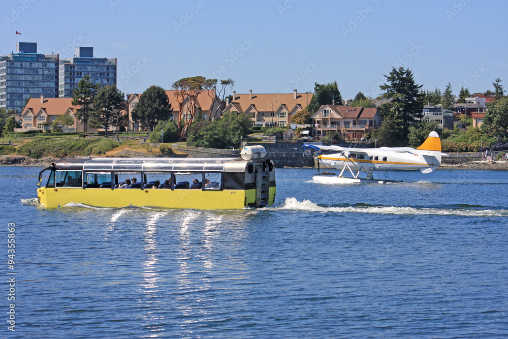 Obraz premium Amphibious bus amd seaplane