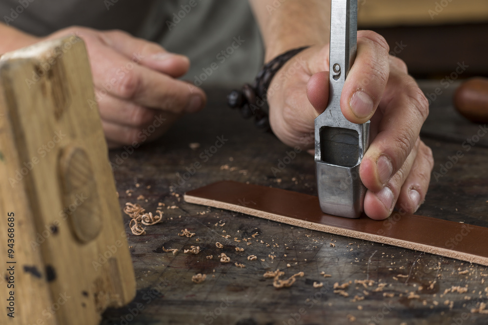 Process of making a leather belt with a low depth of field Process of making a leather belt with a low depth of field