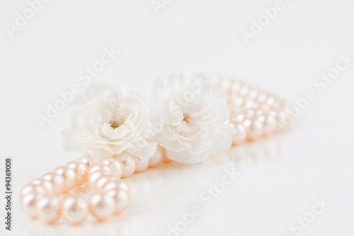 Pastel pink pearl necklace with flowers