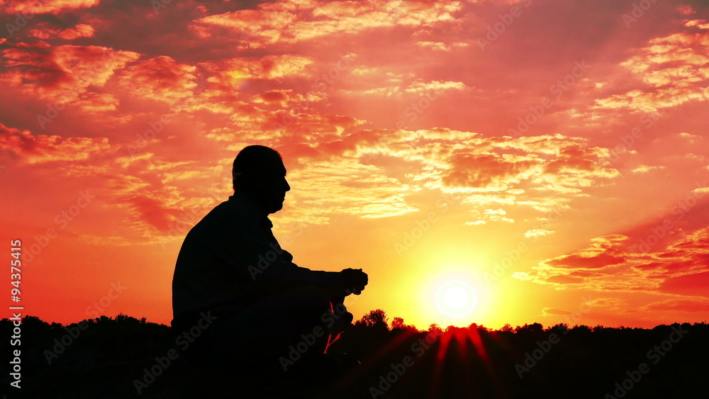 Motionless man tourist sita at sunrise, sunset time. 4K 3840x2160
Motionless man tourist sita at sunrise, sunset time. 4K 3840x2160