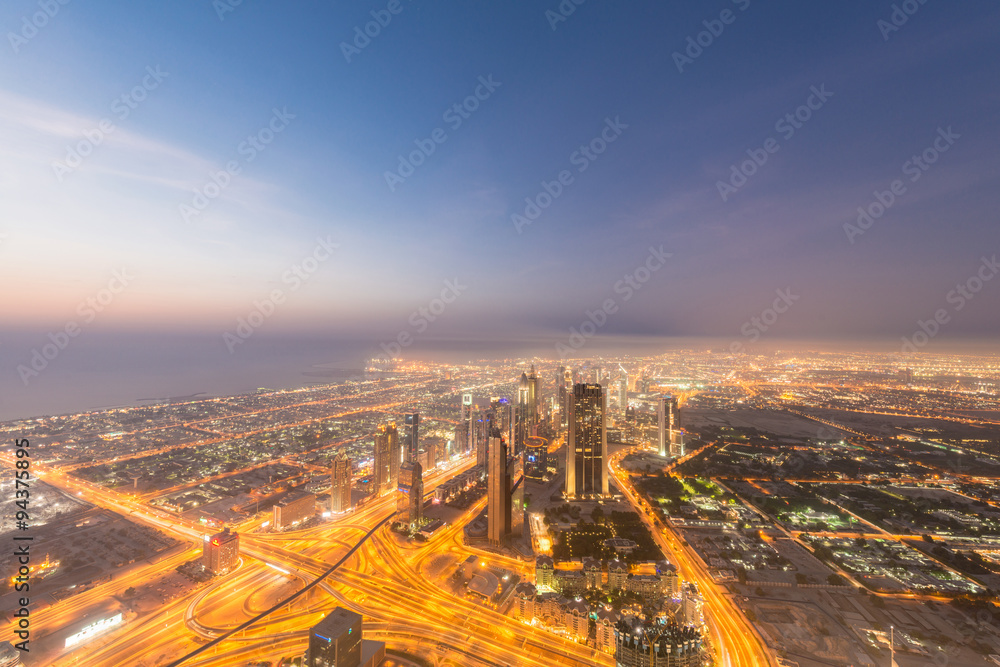 Obraz premium Panorama of night Dubai during sunset