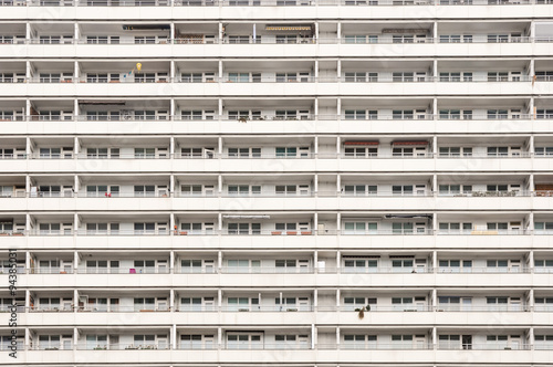 Hochhaus mit Wohnungen und Appartments in Berlin photo