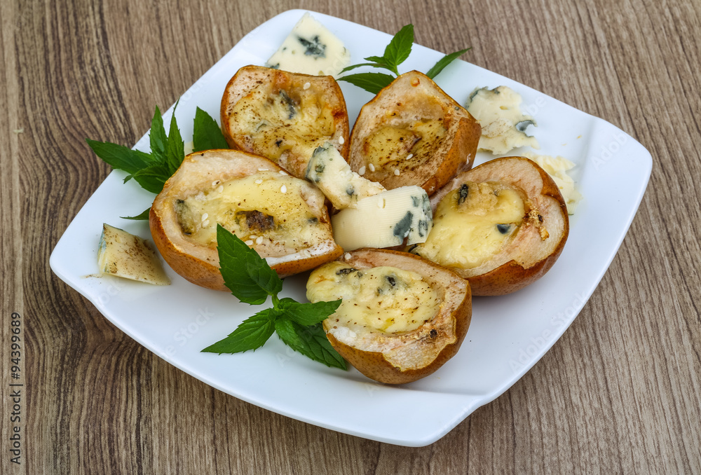 Baked pear with blue cheese Baked pear with blue cheese