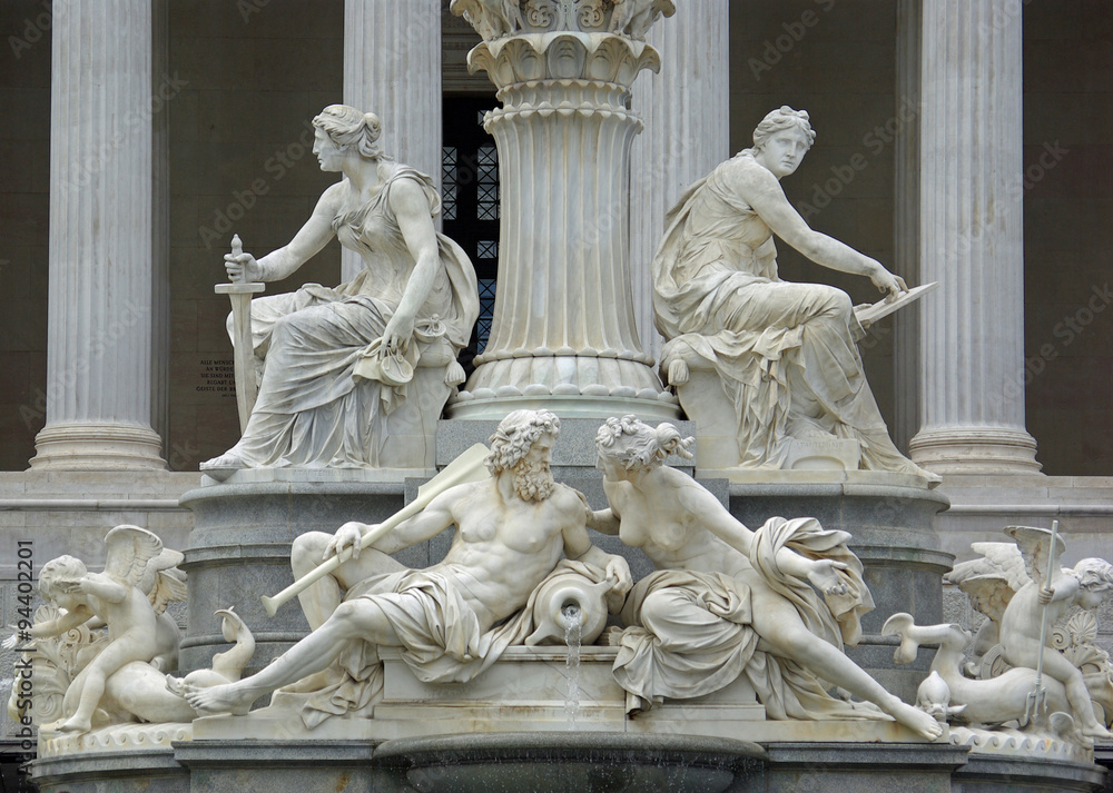 Vienne, fontaine et statues en marbre devant le Parlement, Autriche