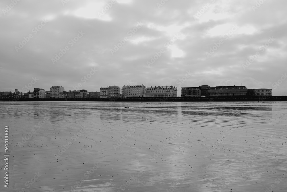 Saint Malo beach in black and white