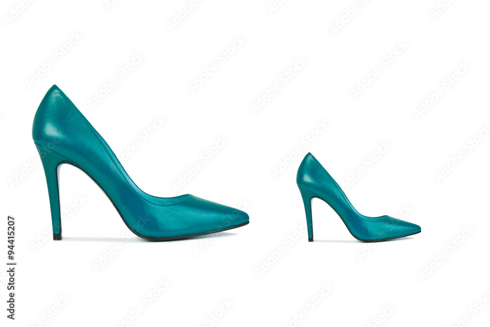 Zapatos Turquesas de mujer con taco alto sobre fondo blanco aislado. Vista  de frente. Copy space foto de Stock | Adobe Stock