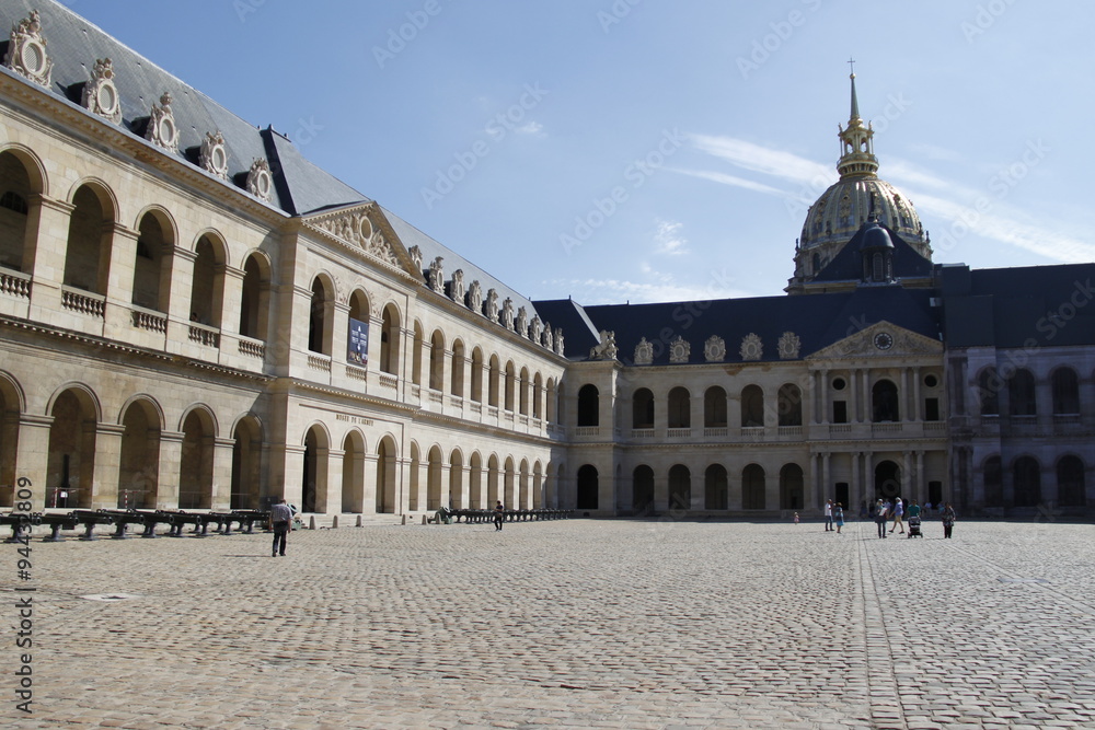 Cour d'honneur des Invalides à Paris