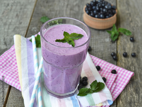 Smoothies with blueberries - a refreshing vitamin drink.