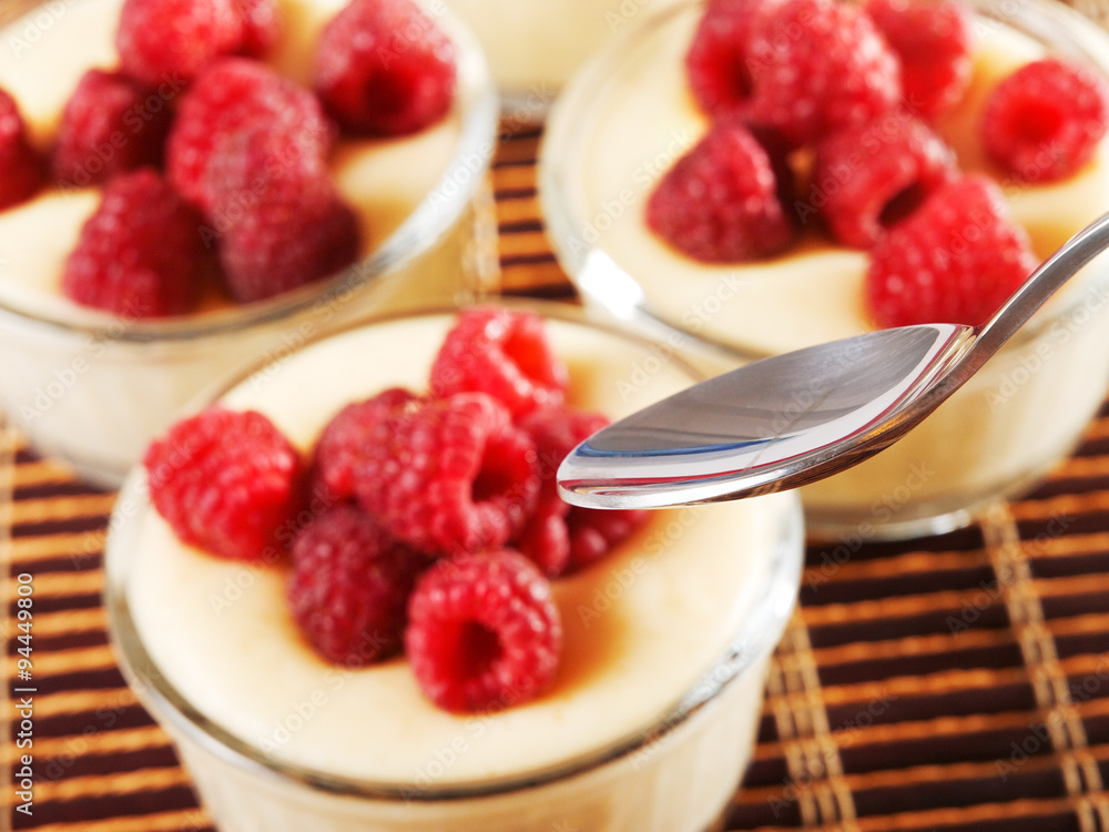 Vanilla cream with raspberries