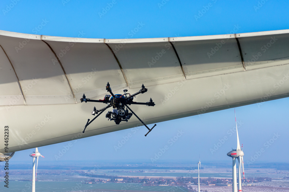 Luftbild einer Windkraftanlage mit Drohne Rotorblatt Wartung Inspektion  Stock Photo | Adobe Stock
