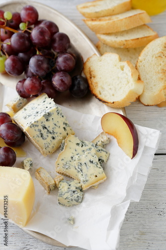 roquefort cheese with bread