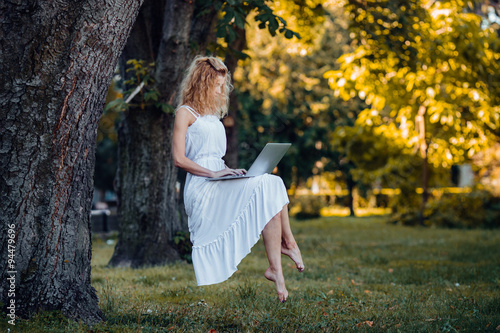 Photos girl levitates with laptop