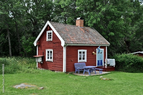Typisches Schweden Haus / Stuga in der Natur