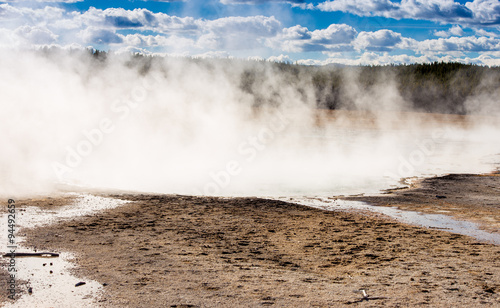 Yellowstone hot pots - Geyser.