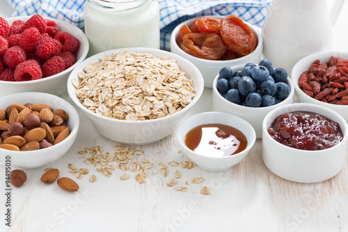 oat flakes and breakfast ingredients