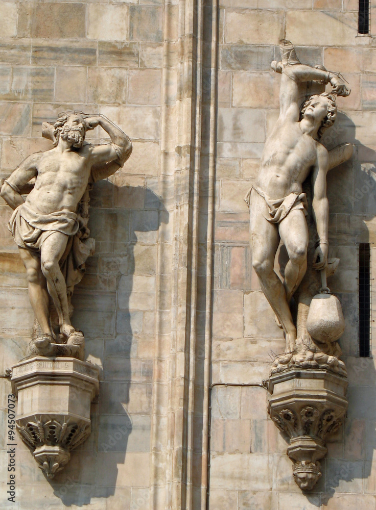 Obraz premium Milan, statues sur la façade de la cathédrale, Italie