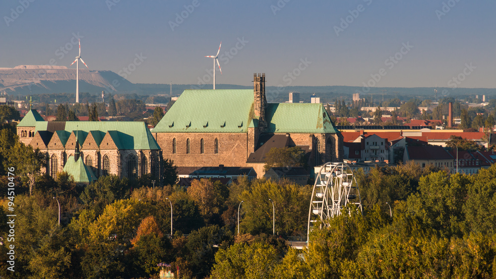 Blick über Petrikirche und Wallonerkirche in Magdeburg