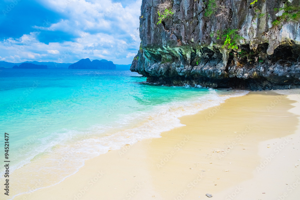 Fototapeta premium Beautiful tropical beach and mountain islands