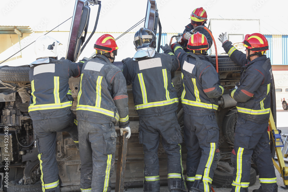 practice rescue victims in traffic accidents practice rescue victims in traffic accidents