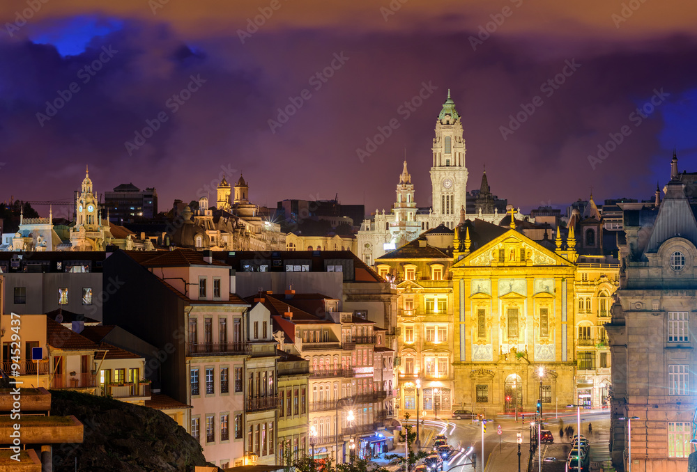 Obraz premium Skyline of Porto at night, Portugal