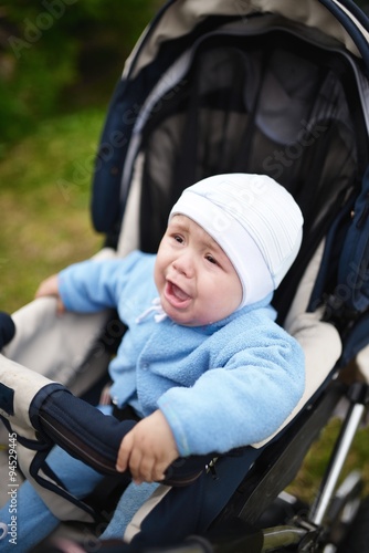 The stroller crying baby