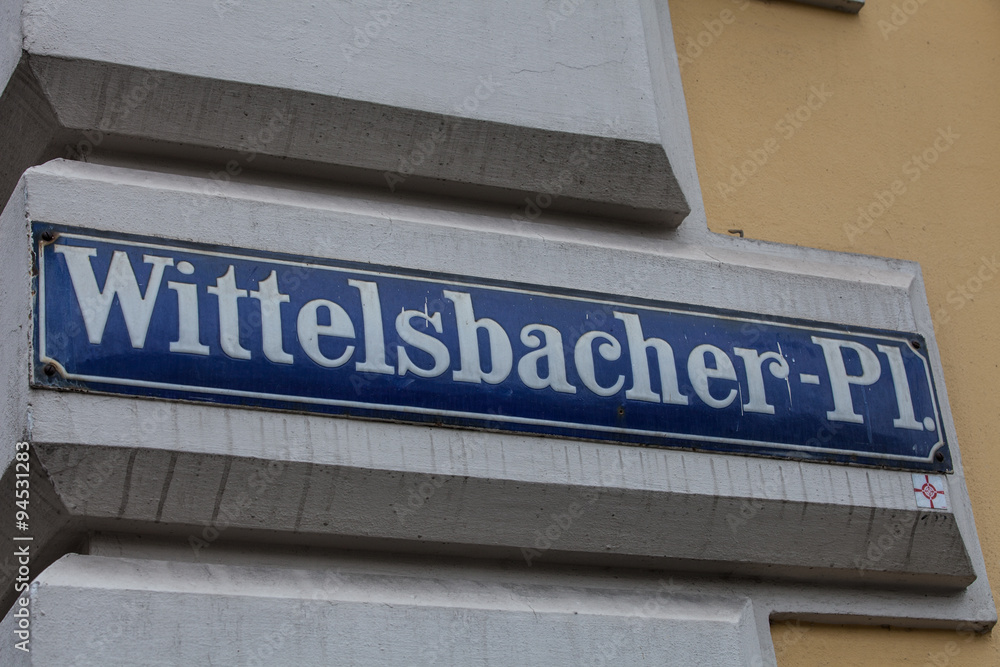 Obraz premium München - Straßenschild Wittelsbacher Platz